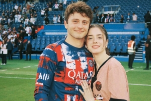 巴黎提前6轮夺冠!若奥-内维斯的19岁女友发文:为你感到骄傲