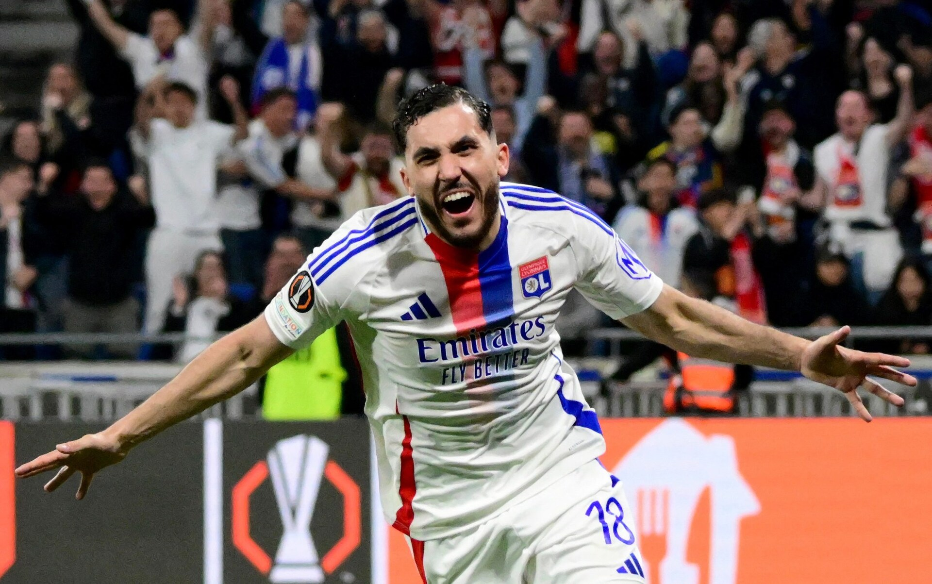 电讯报：曼城加入里昂中场切尔基争夺战，解约金最高2500万镑