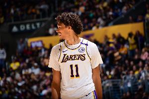 世俱杯投注-高效吃饼！海斯半场9中7拿下14分5篮板