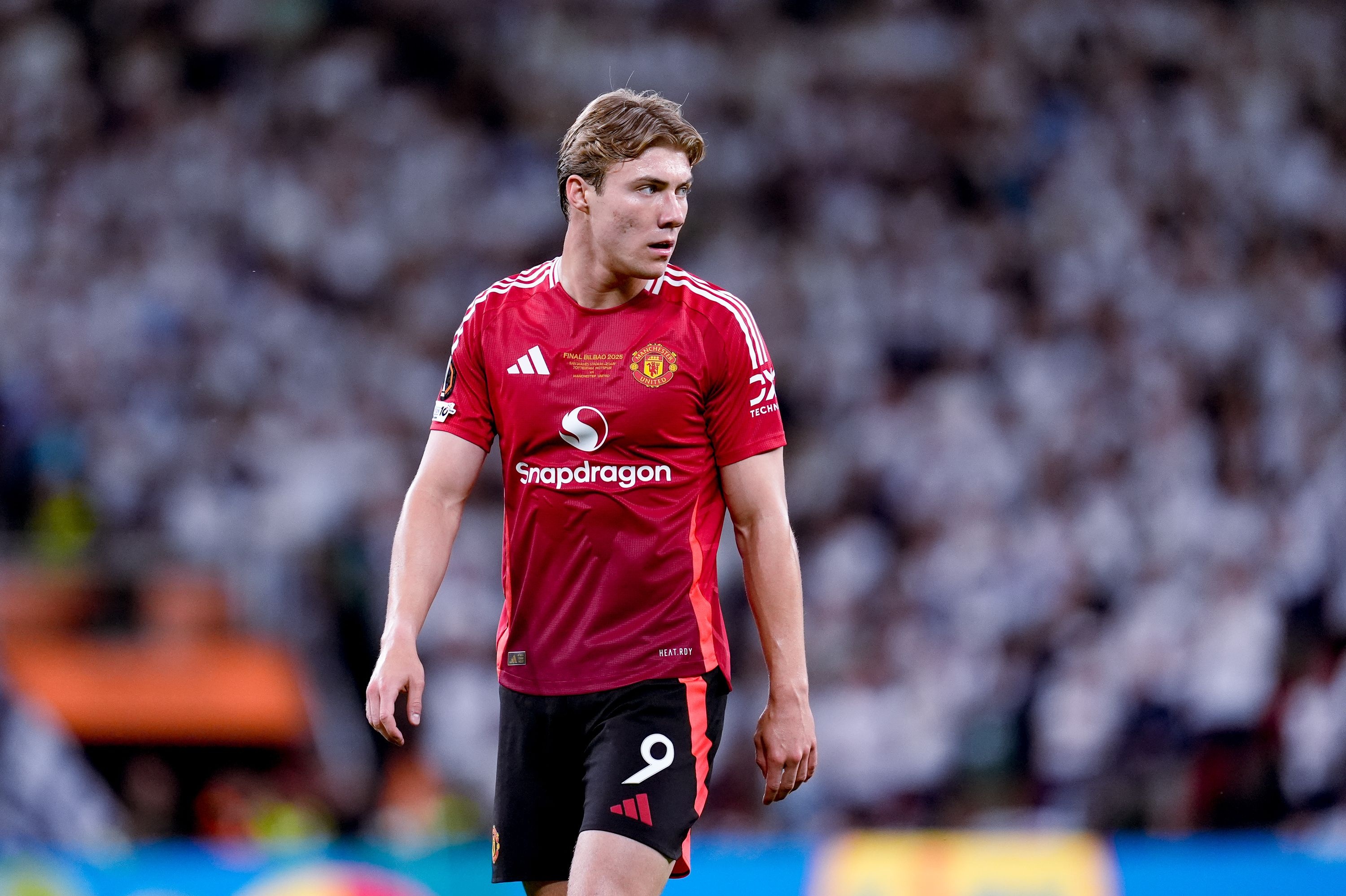 世俱杯投注-天空:米兰提出含买断的租借合同想签霍伊伦,据信价值4000万镑